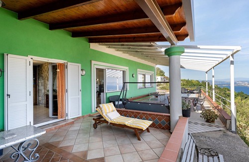 Fiaiano Apartment | Apartment 'Casa Grande Con Terrazza Vista Mare' with Sea View, Private Terrace and Wi-Fi