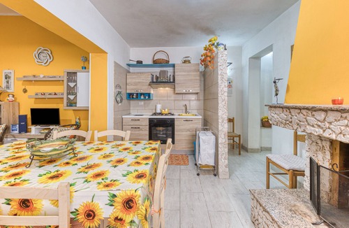 Giurdignano Apartment | Apartment 'Casa Vacanze Vicino A Otranto' with Private Terrace and Air Conditioning