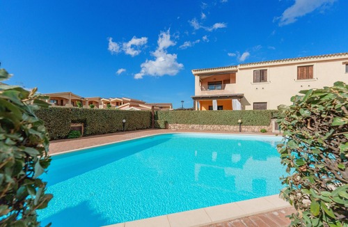 Murta Maria Apartment | Apartment 'Casa Vacanze Lampone' with Shared Pool, Terrace and Air Conditioning