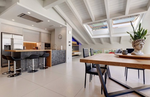 Drena Apartment | Apartment 'Castle View' with Mountain View, Balcony and Wi-Fi
