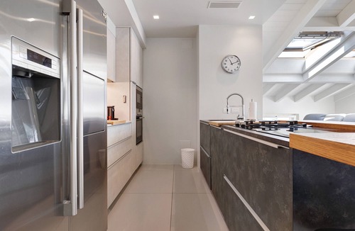 Drena Apartment | Apartment 'Castle View' with Mountain View, Balcony and Wi-Fi