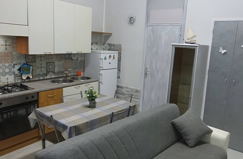 Alcamo Historic Center Apartment | Apartment 'Centro Di Alcamo' with Balcony, Wi-Fi and Air Conditioning