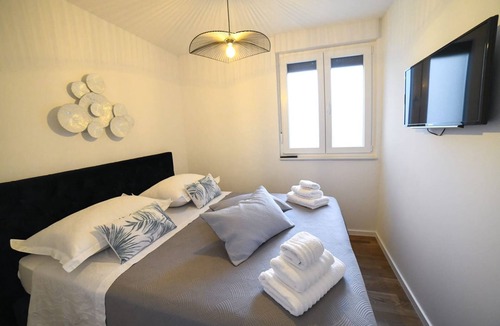 Mejasi Apartment | Apartment Cesarica (99591-A1) - Split
