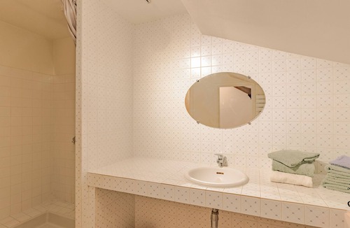 Saint-Pierre-d'Eyraud Apartment | Apartment 'Charmant Appartement Dordogne' with Shared Garden and Wi-Fi