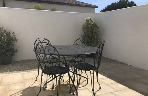 La Couarde-sur-Mer Apartment | Apartment Colombelle with terace