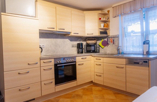 Reistenhausen Apartment | Apartment 'Collenberger Ferienwohnung Schäfer' with Private Terrace, Garden & Wi-Fi