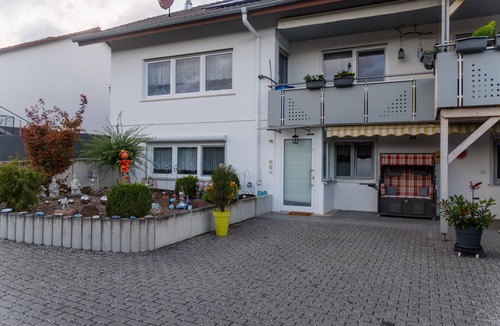Reistenhausen Apartment | Apartment 'Collenberger Ferienwohnung Schäfer' with Private Terrace, Garden & Wi-Fi