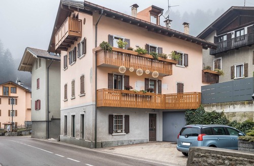 Ragoli Apartment | Apartment 'Collini' with Mountain View and Wi-Fi