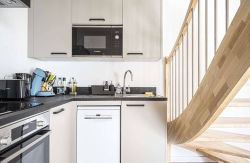 Centre Ville Apartment | Apartment Comfortable in the centre of Pau: parking, AC.