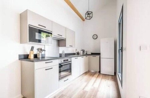 Centre Ville Apartment | Apartment Comfortable in the centre of Pau: parking, AC.