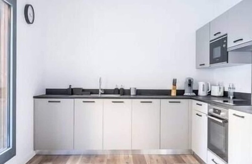 Centre Ville Apartment | Apartment Comfortable in the centre of Pau: parking, AC.
