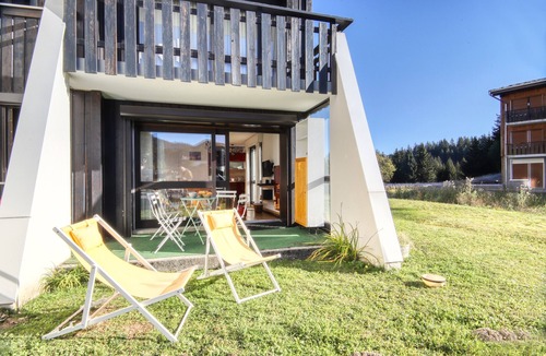 Le Praz de Lys Apartment | Apartment 'Comte Rouge' with Mountain View, Private Terrace and Air Conditioning