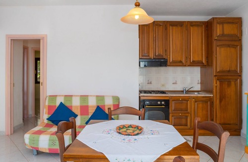 Porto Pollo Apartment | Apartment "Conchiglia Rosa" with Shared Garden, Sea View & Wi-Fi