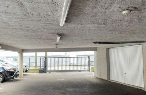 Secteur 3 Apartment | Apartment "COZY!" between gardens & city Ô Calme