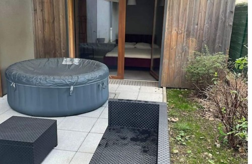 Secteur 3 Apartment | Apartment "COZY!" between gardens & city Ô Calme