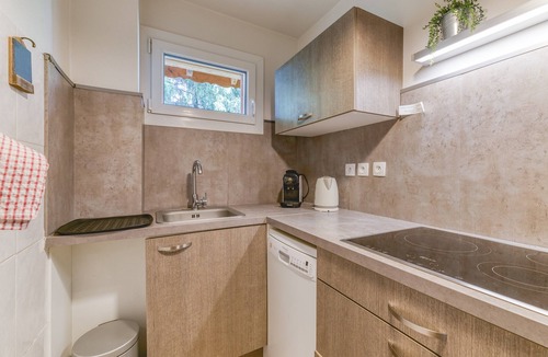 Jeux Apartment | Apartment 'Crocus 6' with Balcony and Wi-Fi