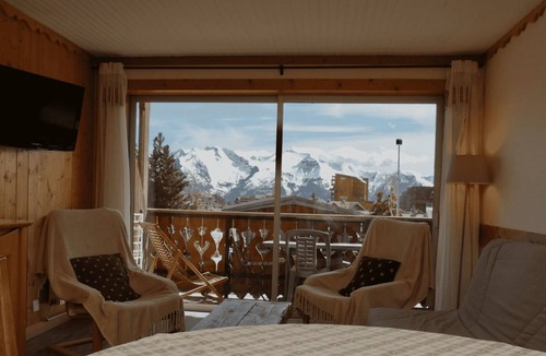 Jeux Apartment | Apartment 'Crocus 6' with Balcony and Wi-Fi