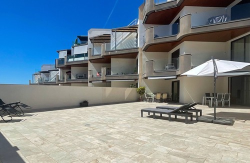 El Morche Apartment | Apartment 'Cucurrox' with Sea View, Shared Pool & Wi-Fi
