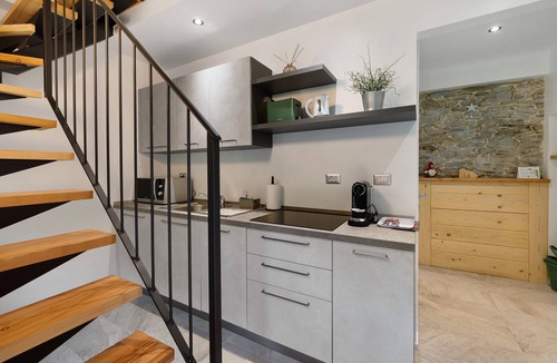 Bernezzo Apartment | Apartment 'Cules' with Mountain View, Wi-Fi and Air Conditioning