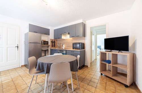 Les Hauts de Canet Apartment | Apartment 'Dream House Halawa' with Shared Pool, Wi-Fi and Air Conditioning