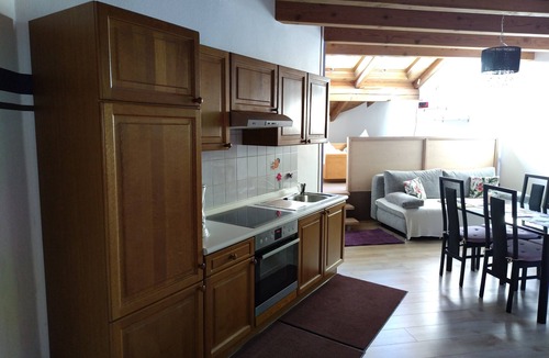 Lonsee Apartment | Apartment 'D' with Shared Garden, Balcony and Wi-Fi