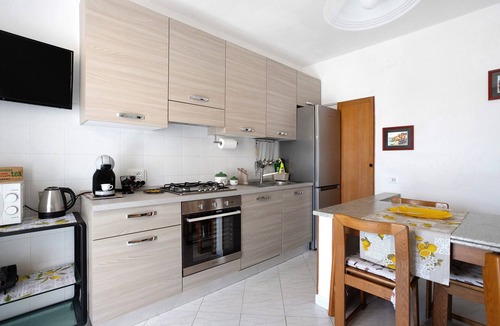 Pitelli Apartment | Apartment 'Da Ercolino' with Sea View, Balcony and Wi-Fi