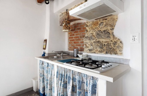 Pitelli Apartment | Apartment 'Da Rita- Tra Lerici E Le 5 Terre' with Village View, Private Terrace and Wi-Fi