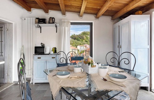 Pitelli Apartment | Apartment 'Da Rita- Tra Lerici E Le 5 Terre' with Village View, Private Terrace and Wi-Fi