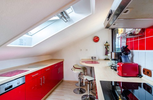 Bingen Apartment | Apartment 'Dachwohnung Schneider Bingen' with Balcony, Wi-Fi and Air Conditioning