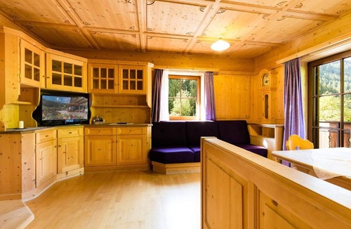 Racines Apartment | Apartment 'Daniel Dachgeschoss' with Mountain View, Balcony and Wi-Fi