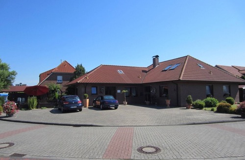 Horumersiel Apartment | Apartment 'Double Room' with Shared Terrace, Private Garden and Wi-Fi