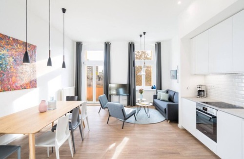 Mitte Apartment | Apartment (150sqm) with 3 Bedrooms & Balcony
