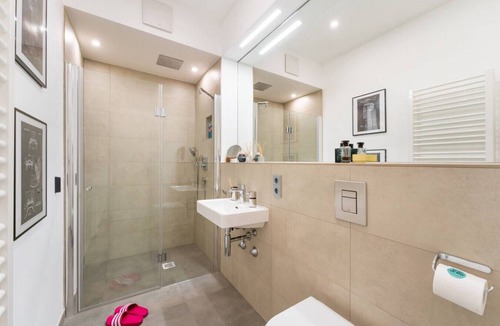 Mitte Apartment | Apartment (150sqm) with 3 Bedrooms & Balcony