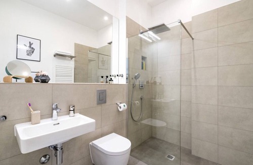 Mitte Apartment | Apartment (150sqm) with 3 Bedrooms & Balcony