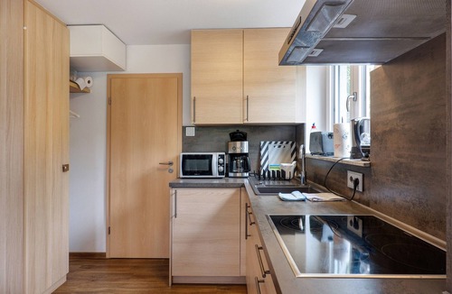 Gundelbach Apartment | Apartment 'Burgunder' with Private Terrace, Kitchenette and Wi-Fi