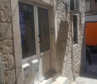 Split Apartment | Apartment Dea II