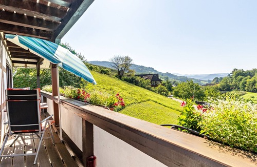Oberkirch Apartment | Apartment "Decker" with Shared Terrace, Balcony and Wi-Fi
