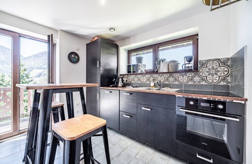 Vacheresse Apartment | Apartment 'Dent d'Oche' with Mountain View, Balcony and Wi-Fi