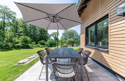Langenbach bei Kirburg Apartment | Apartment 'Design- Mit Garten' with Private Terrace, Shared Garden and Wi-Fi