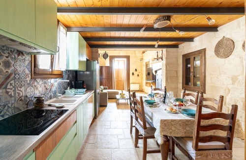 Melendugno Apartment | Apartment 'Dimora Elia' with Private Terrace, Wi-Fi and Air Conditioning