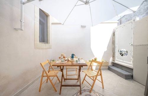 Melendugno Apartment | Apartment 'Dimora Elia' with Private Terrace, Wi-Fi and Air Conditioning