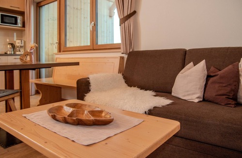 Villandro Apartment | Apartment 'Dolomiten' with Mountain View, Shared Garden and Wi-Fi