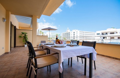 Cala Agulla Apartment | Apartment Drac Blanc 1-4 close to the Beach with Sea View, Pool, Terrace & Wi-Fi
