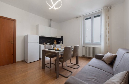 Senna Comasco Apartment | Apartment 'Dream House' with Balcony and Air Conditioning