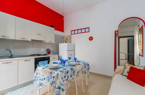 Torre Lapillo Apartment | Apartment 'Due Passi Dal Mare' with Sea View, Shared Terrace and Air Conditioning