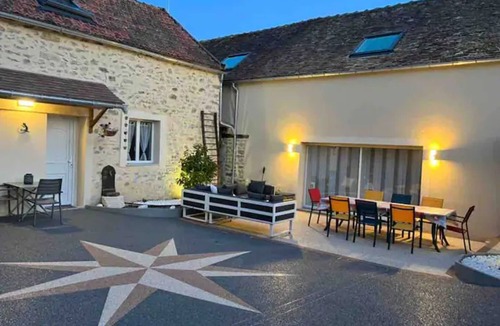 Petit Moisenay Apartment | Apartment 'Duplex' with Shared Terrace and Wi-Fi
