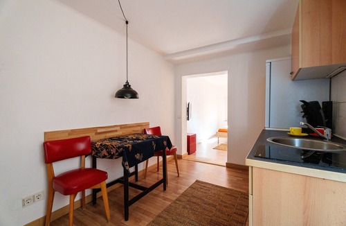 Buhl Apartment | Apartment 'E' with Wi-Fi