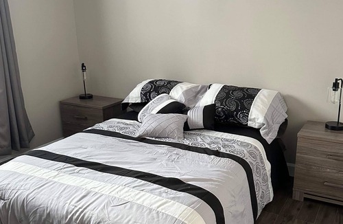 Saint-Emile Apartment | Apartment easy access as a couple or family