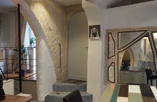 Ecusson Apartment | Apartment Ecusson Center historique Large 3 rooms in a 13th century building