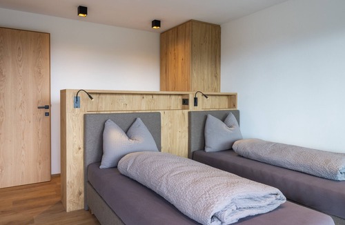 Avelengo Apartment | Apartment "Edelweiss Beim Lackl" with Mountain View & Wi-Fi